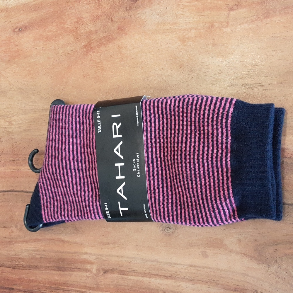 NEW Tahari Ladies Socks Size 9-11 Navy - Pink Stripes